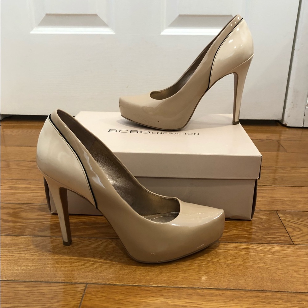 BCBG Paeyton Beige platforms size 7.5 B